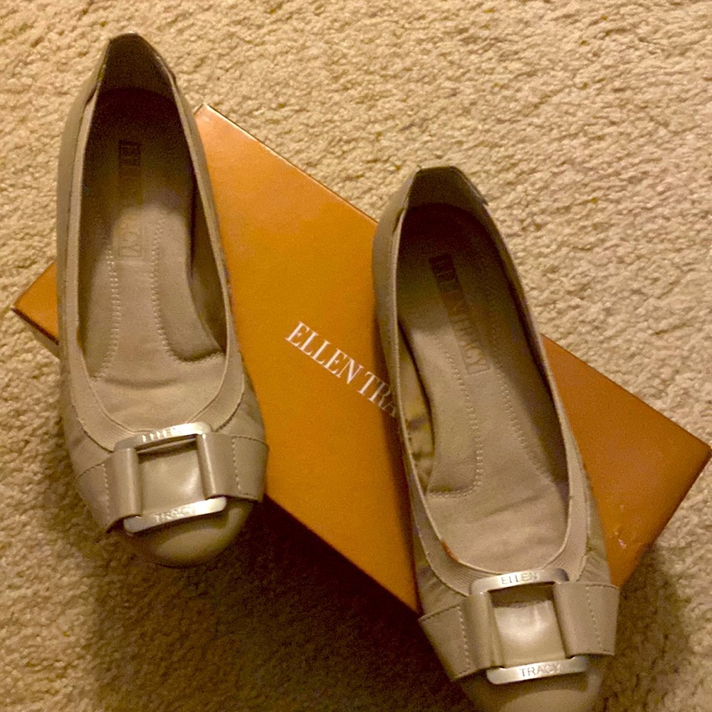 Macy’s Ellen Tracy slip on flats. Size 6 Medium